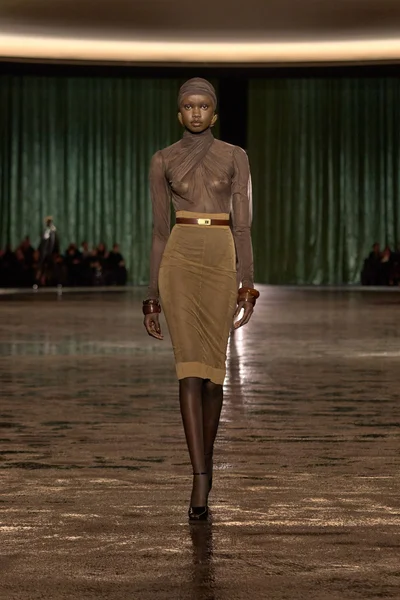 Look 15